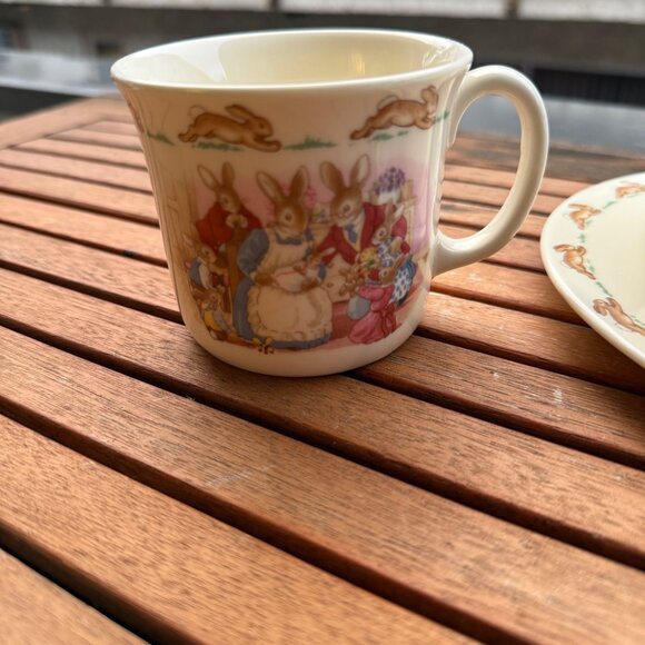 Royal Doulton Bunnykins Vintabe Baby Set - Plate Bowl & Mug - "New Arrival" Rabb - Picture 4 of 8